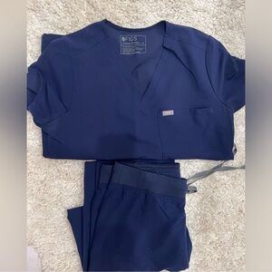 FIGS Technical scrub set